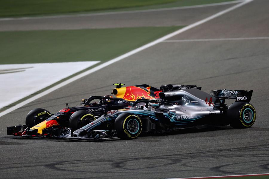  Mercedes-AMG F1 W09 EQ Power+ 2018 года  (фото 31 из 36)